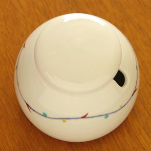 砥部焼・向井窯　遊文シュガーポットを上から見て