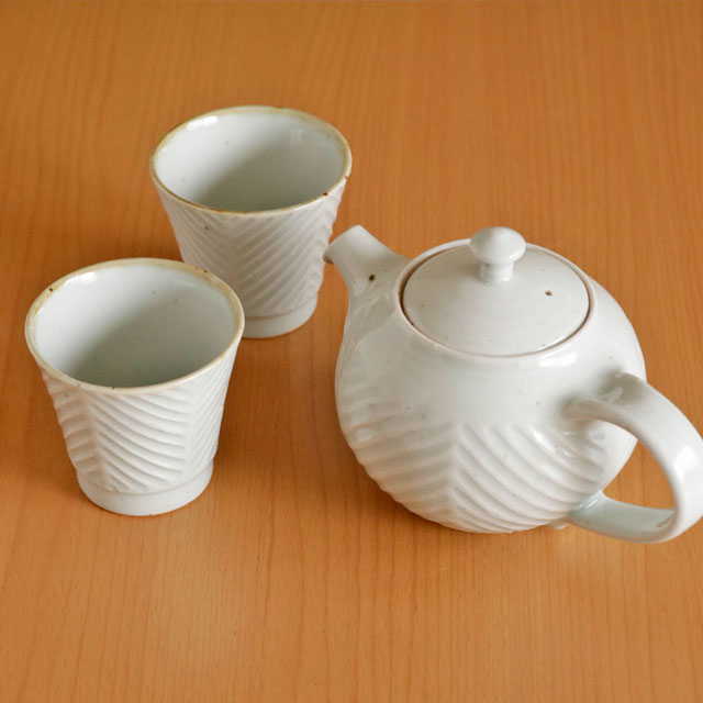 砥部焼の和食器 皐月窯のポット 【砥部工房 からくさ】