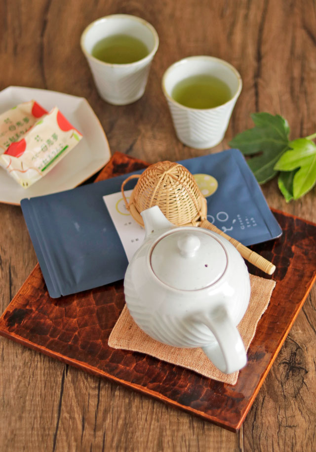 砥部焼の和食器 皐月窯のポット 【砥部工房 からくさ】