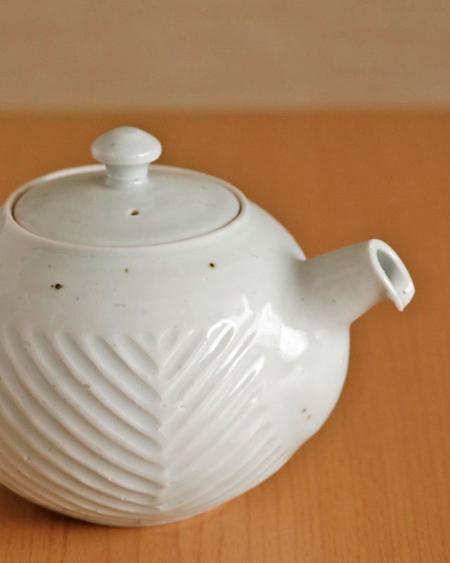 砥部焼の和食器 皐月窯のポット 【砥部工房 からくさ】