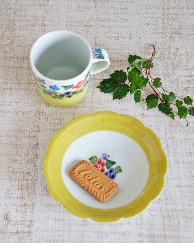 砥部焼 皐月窯 マグカップ（花）【和食器通販e-tobeyaki.com】