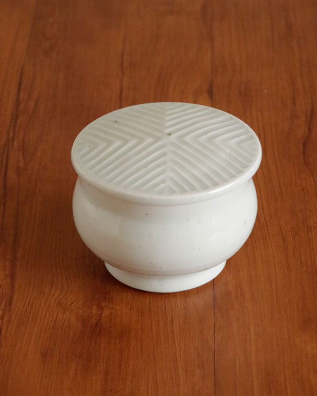 砥部焼の和食器 皐月窯の蓋物 【砥部工房 からくさ】