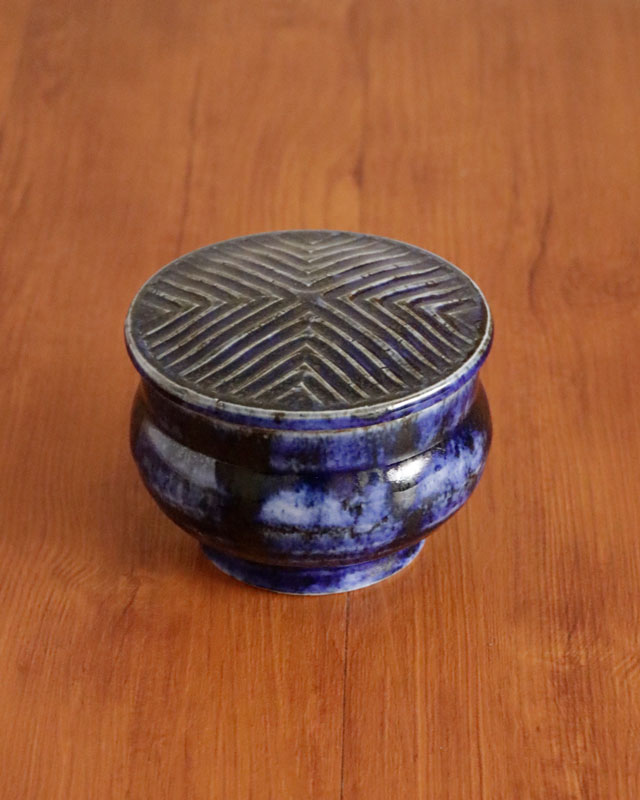 砥部焼の和食器 皐月窯の蓋物 【砥部工房 からくさ】