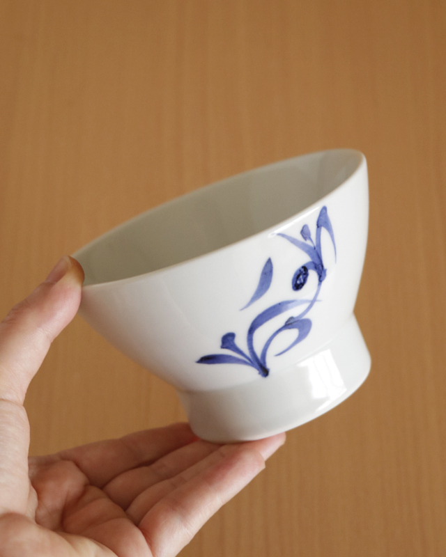 B479s 染付山水舟人物図 煎茶碗 2個　砥部焼　ぐい呑　酒器　愛媛　箱無 煎茶道具 煎茶器 煎茶器セット 萩焼き 天龍窯 湯のみ 6客 宝瓶