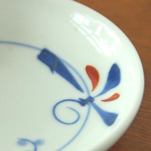 砥部焼・千山窯　上絵とんぼの小皿(4寸)の絵付け