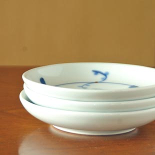 砥部焼・千山窯　上絵とんぼの小皿(4寸)を重ねて