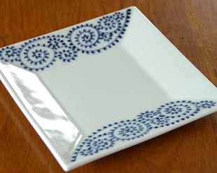 砥部焼の和食器 千山窯の角皿 【砥部工房 からくさ】