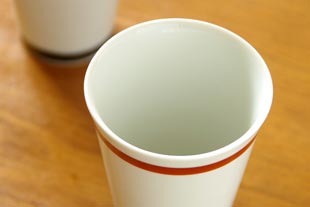 砥部焼・千山窯　ボーダー柄のタンブラーを上からみて