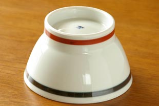 砥部焼・千山窯　ボーダー柄の底面