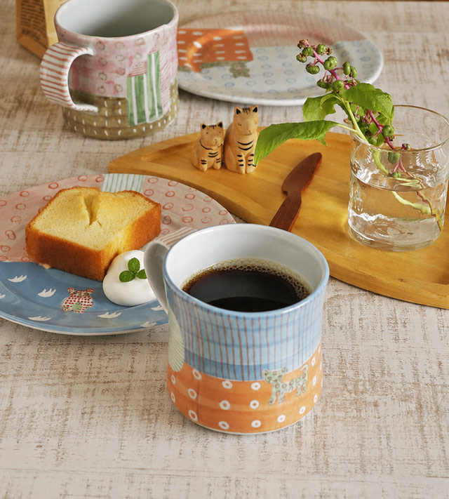 どうぶつマグカップ(ヒョウ)のお茶タイム風景