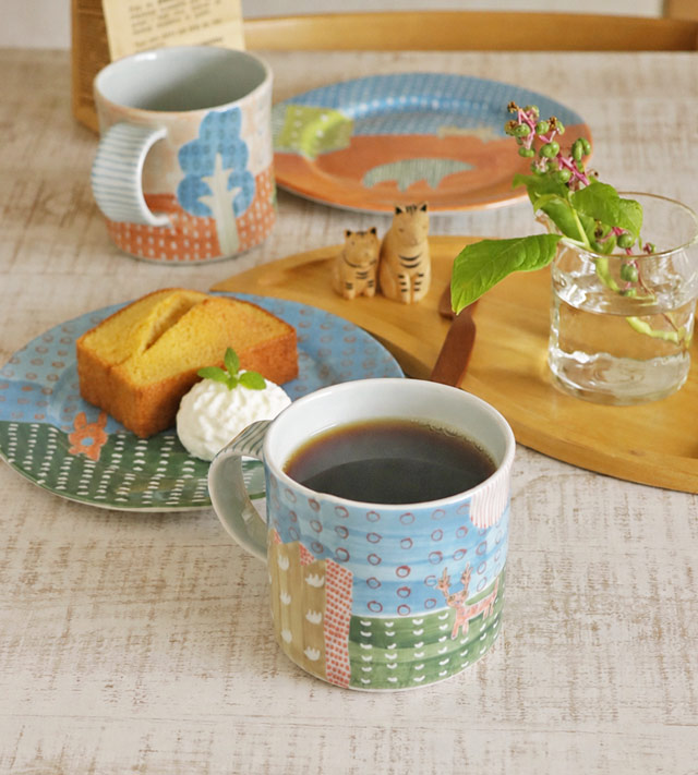 どうぶつマグカップ(ピンク・トナカイ)のお茶タイム風景