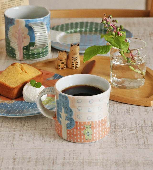 どうぶつマグカップ(グリーン・クマ)のお茶タイム風景