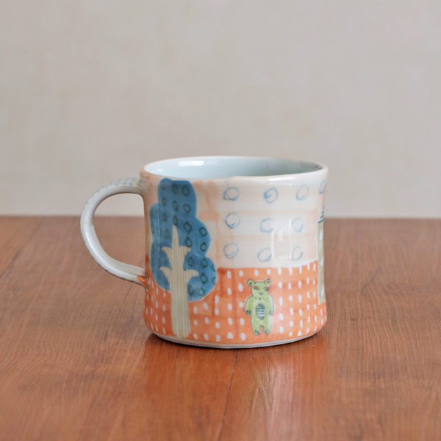 どうぶつマグカップ(グリーン・クマ)の側面2（建物とモチーフ）