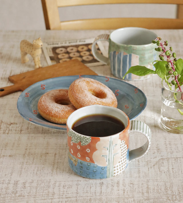 どうぶつマグカップ(グリーン・ヒョウ)のあるお茶の時間