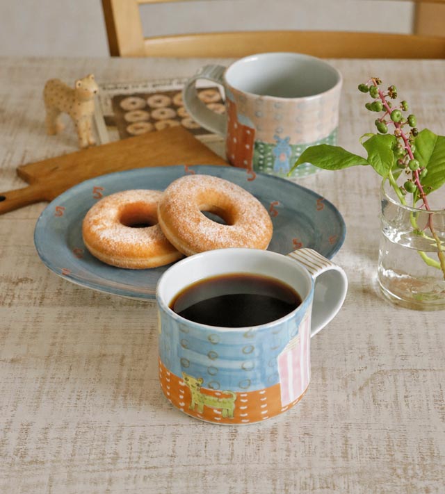 どうぶつマグ(グリーン・ヒョウ)のあるお茶の時間