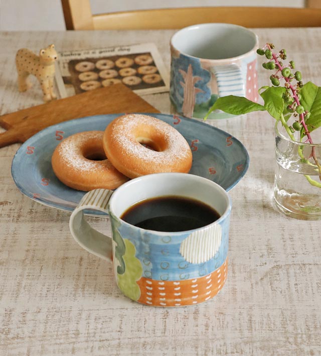 どうぶつマグ(グリーン・ヒョウ)のお茶タイム風景
