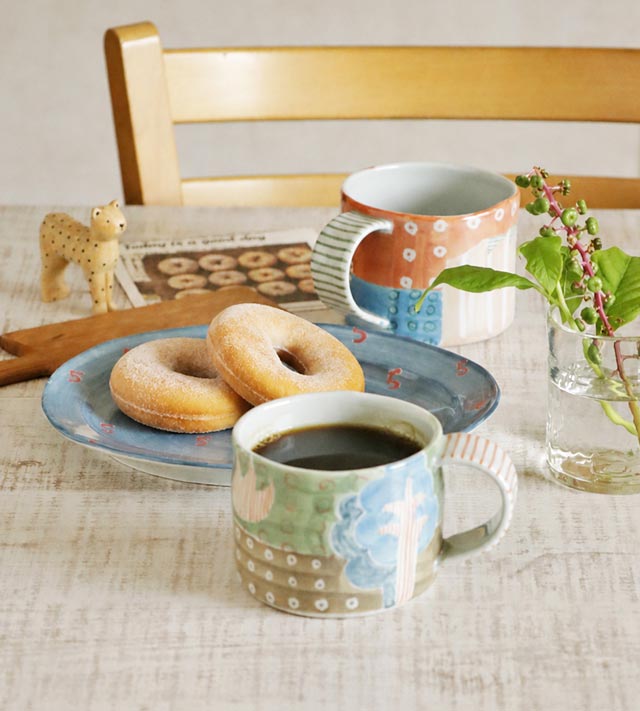 どうぶつマグ(ブルー・ウサギ)のお茶タイム風景