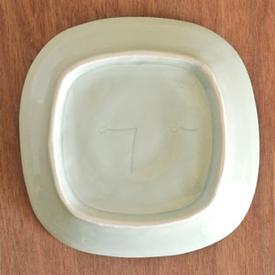 砥部焼・スギウラ工房　まるしかく取皿（四角）の裏面