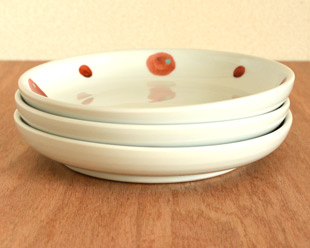 砥部焼・陶房遊　赤玉の取皿(5寸)を重ねて