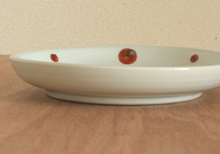 砥部焼・陶房遊　赤玉の取皿(5寸)を横から見て