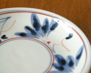 砥部焼・陶房遊　しだ紋の取皿の絵付け