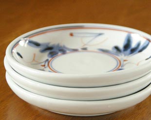 砥部焼・陶房遊　しだ紋の取皿を重ねて