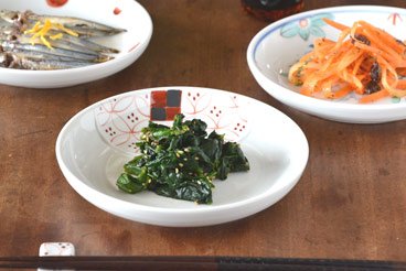 砥部焼・陶房遊　和紋の取皿(5寸)ほうれん草を