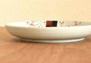 砥部焼・陶房遊　和紋の取皿(5寸)を横から見て