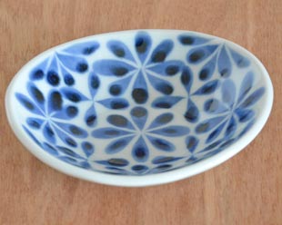 ><br>手づくりらしいフォルムが魅力の<span class=