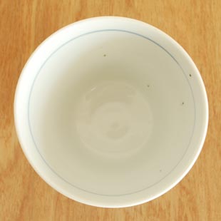 砥部焼・陶房遊 ブルーリーフの多用碗を上から見て