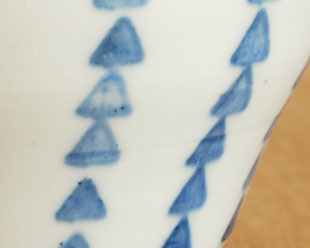 砥部焼・陶房遊　さんかく紋の多用碗の絵付け