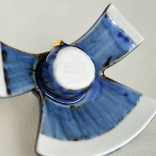 砥部焼・陶房遊　雛人形(小)のお内裏様の裏側