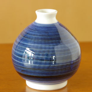 藍色のぷっくり花器