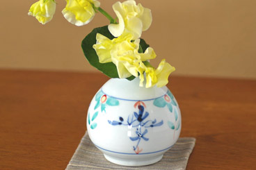 砥部焼　花ちらしのぷっくり花器