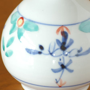 砥部焼・陶房遊　花ちらしのぷっくり花器の絵柄