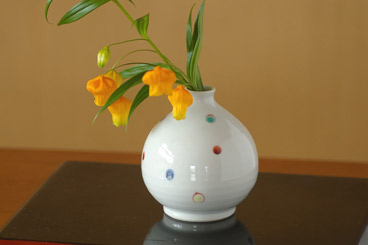 砥部焼　いろえ水玉のぷっくり花器