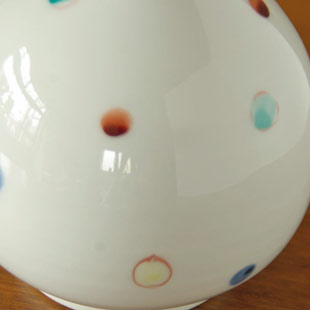砥部焼・陶房遊　いろえ水玉のぷっくり花器の絵付け