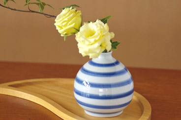 砥部焼　しましまのぷっくり花器