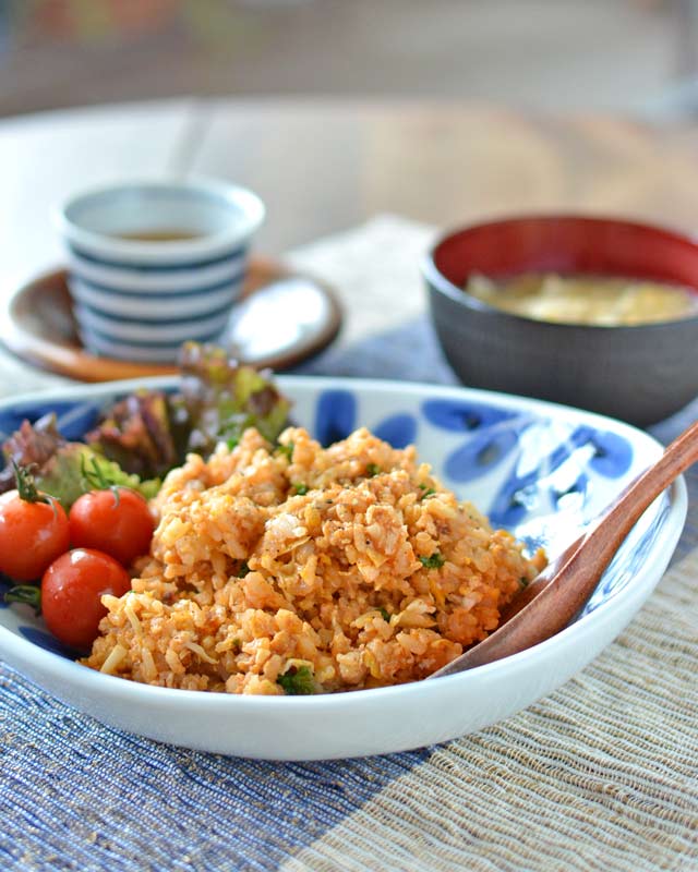 砥部焼　花市松のカレー鉢のチキンライスを