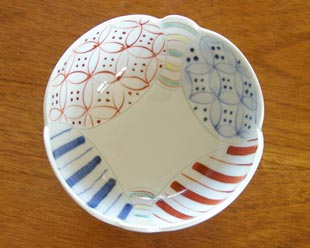 砥部焼・陶房遊　彩り紋の小鉢を上から見て