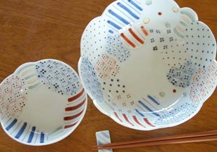 砥部焼・陶房遊　彩り紋の大鉢との比較