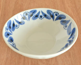 ><br>手づくりらしいフォルムが魅力の<span class=