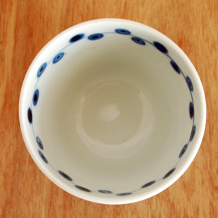 砥部焼・陶房遊　キノミナノのそばちょこを上から見て