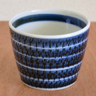 砥部焼　駒とびかんなのそばちょこ