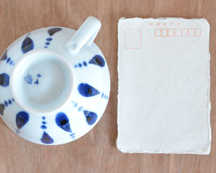 砥部焼・陶房遊　あまつぶのスープカップをはがきと比較して