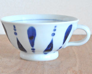 砥部焼・陶房遊　あまつぶのスープカップを横から見て