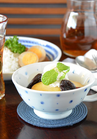 砥部焼・陶房遊　ブループラネットのスープカップにアイスを