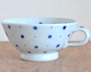 砥部焼・陶房遊　ブループラネットのスープカップを横から見て