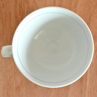 砥部焼・陶房遊　ブルーリーフのスープカップを上から見て