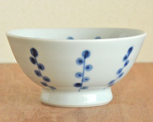 砥部焼・陶房遊　キノミナノのスープカップを横から見て